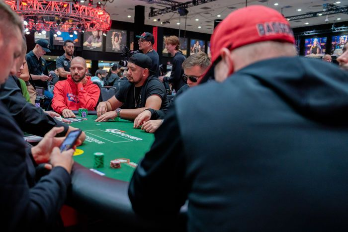 牌手带五位数现金参加WSOP主赛，结果车被砸了钱被偷了…